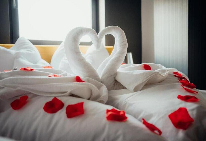 آپارتمان 1 خوابه با تراس, R31 Residence