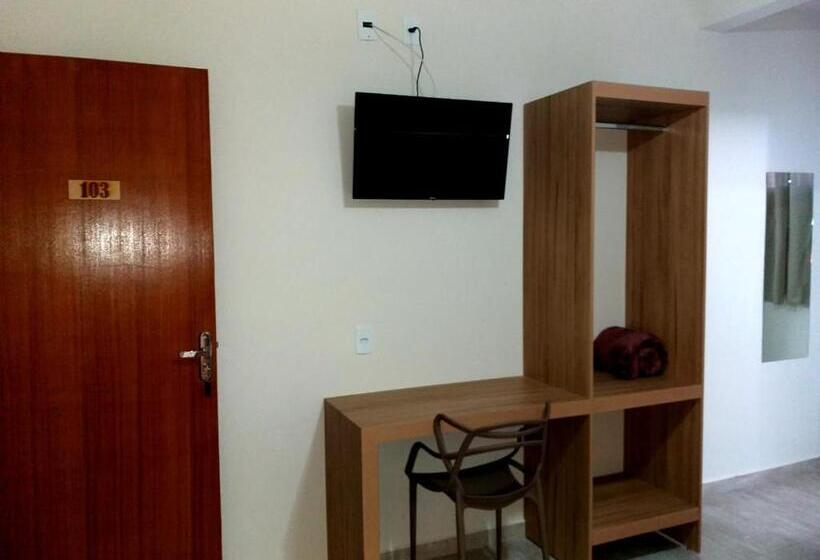 标准单人间, Petaluma Piumhi