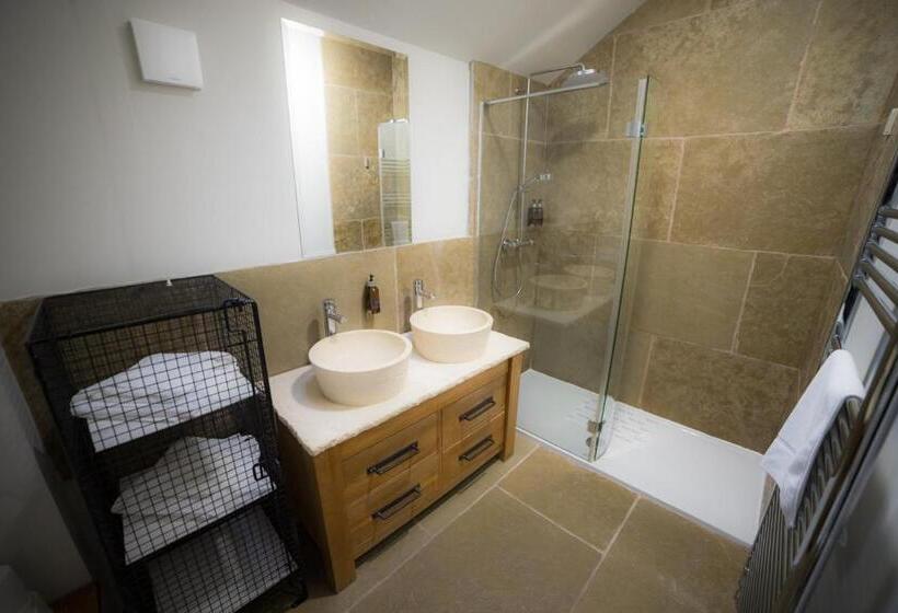 家庭间, The Mardale Inn