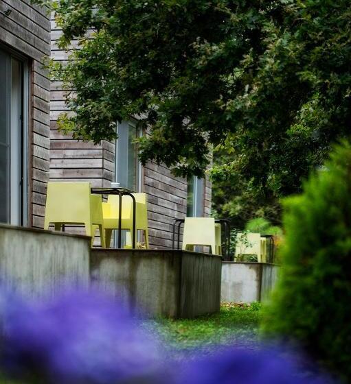 استودیوی استاندارد, Furnas Lake Forest Living