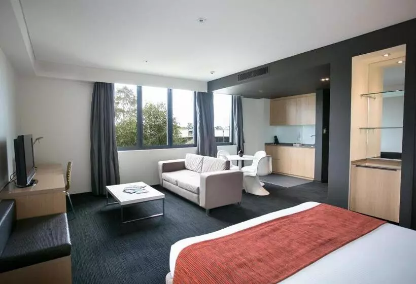 スタンダードスタジオ, Alpha Hotel Eastern Creek