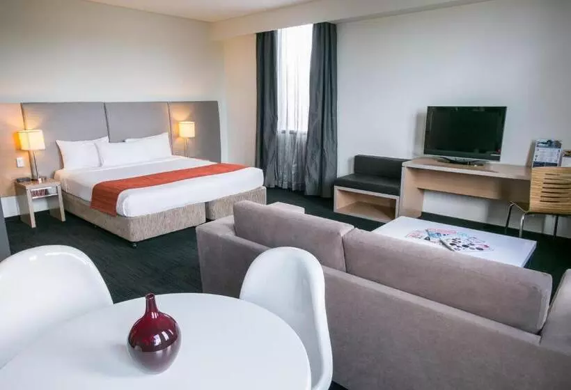 スタンダードスタジオ, Alpha Hotel Eastern Creek