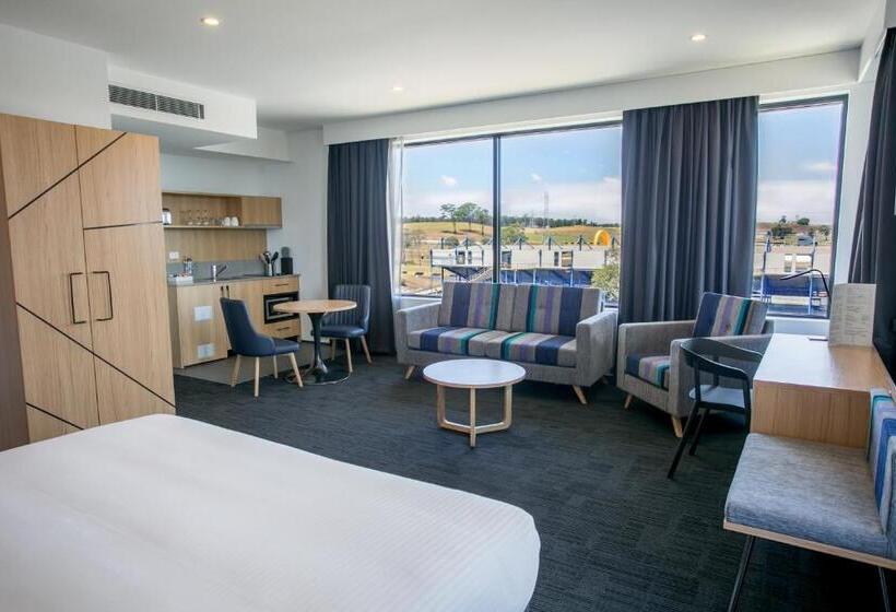 סטודיו אקזקיוטיב, Alpha Hotel Eastern Creek