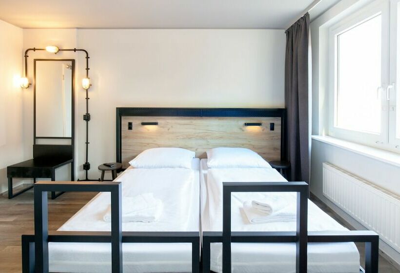 Номер Стандарт, a&o Koln Neumarkt