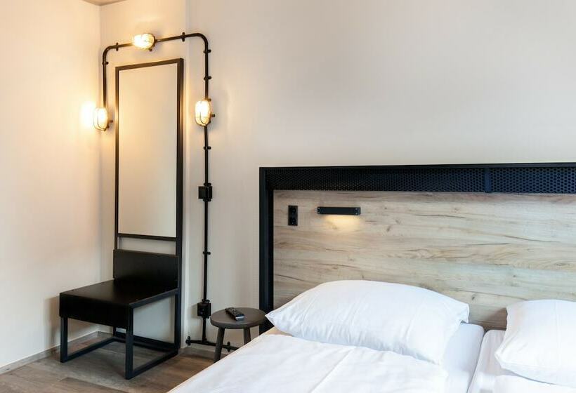 Номер Стандарт, a&o Koln Neumarkt