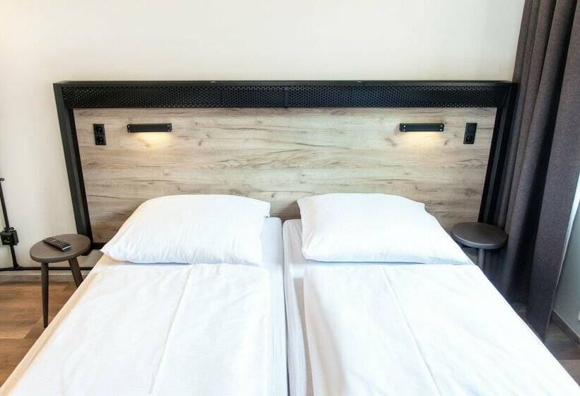 Семейный Номер, a&o Koln Neumarkt