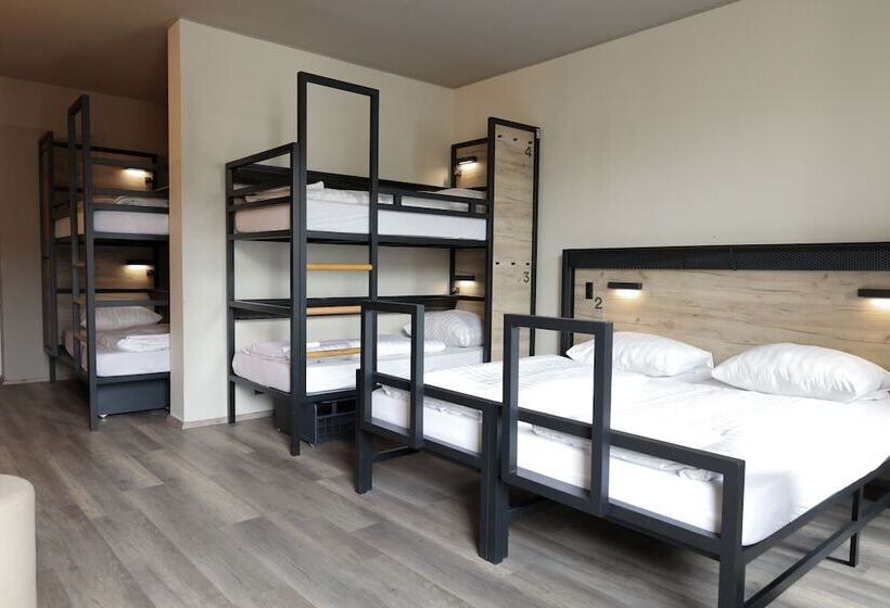 Семейный Номер, a&o Koln Neumarkt