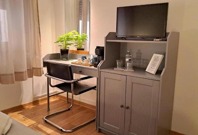 Номер Deluxe, Del Viale