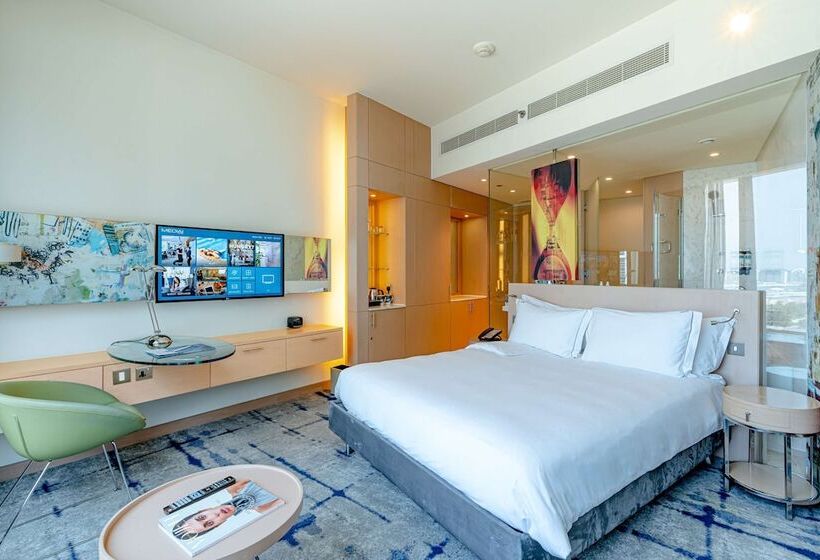 اتاق استاندارد, Media One