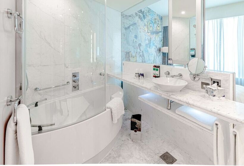 Classic Room with Views, Media One