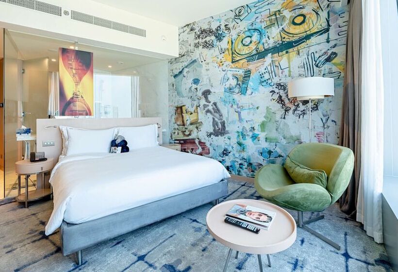 Classic Room with Views, Media One