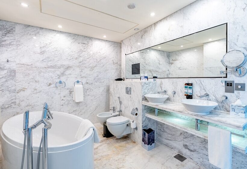 سوییت, Media One