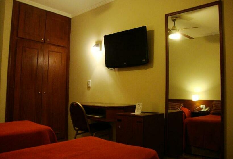 غرفة قياسية, Plaza