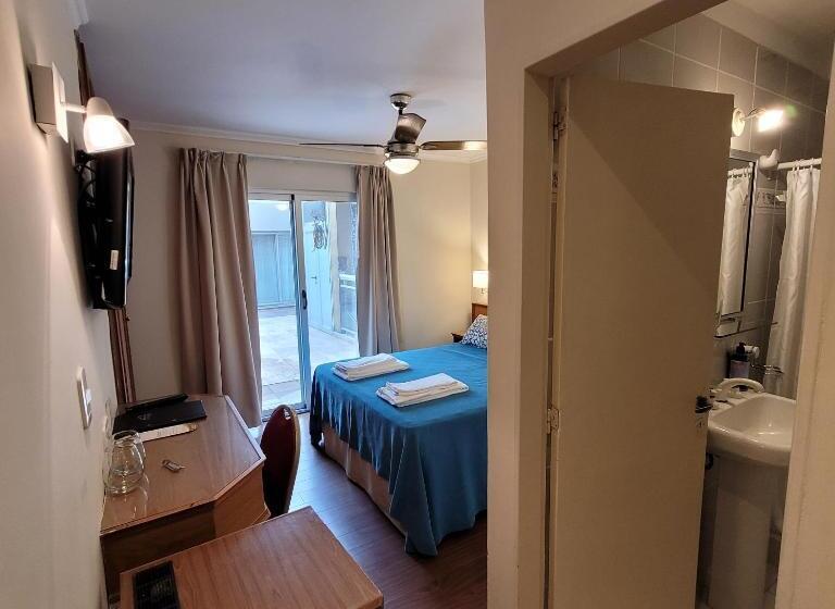 غرفة قياسية, Plaza