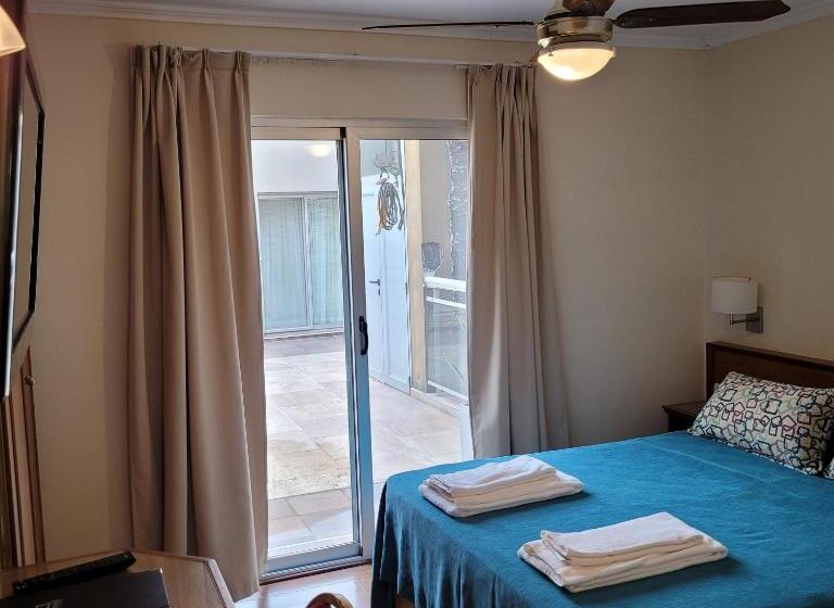 غرفة قياسية, Plaza