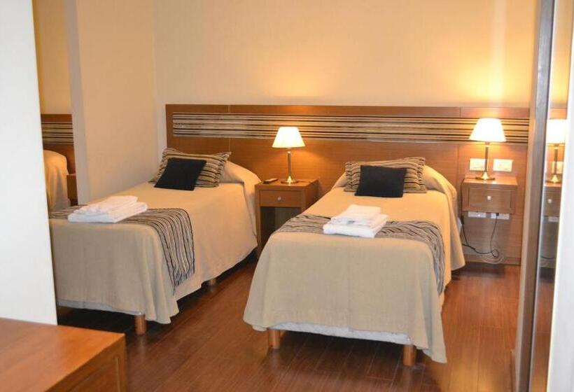 غرفة قياسية رباعية, Plaza