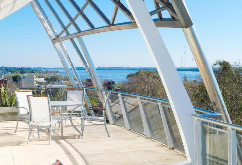 جناح ديلوكس, Plaza