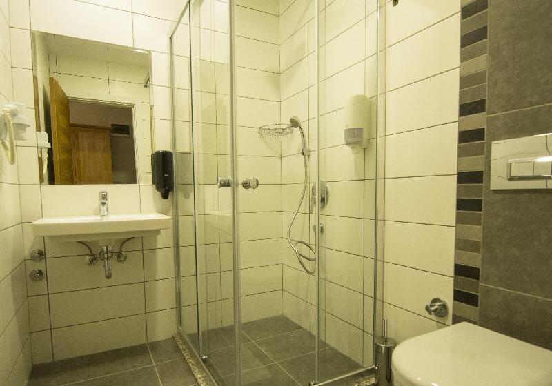 スタンダードルーム, Tonoz Beach