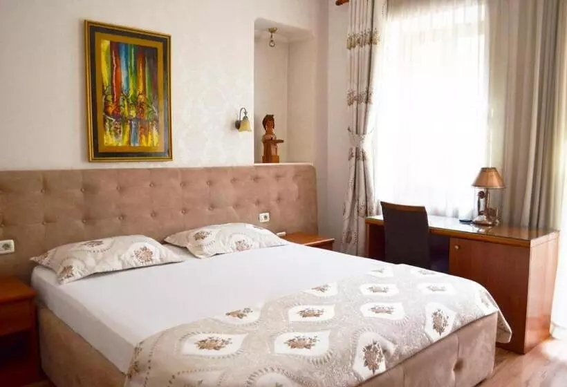 اتاق لوکس, Villa Tafaj