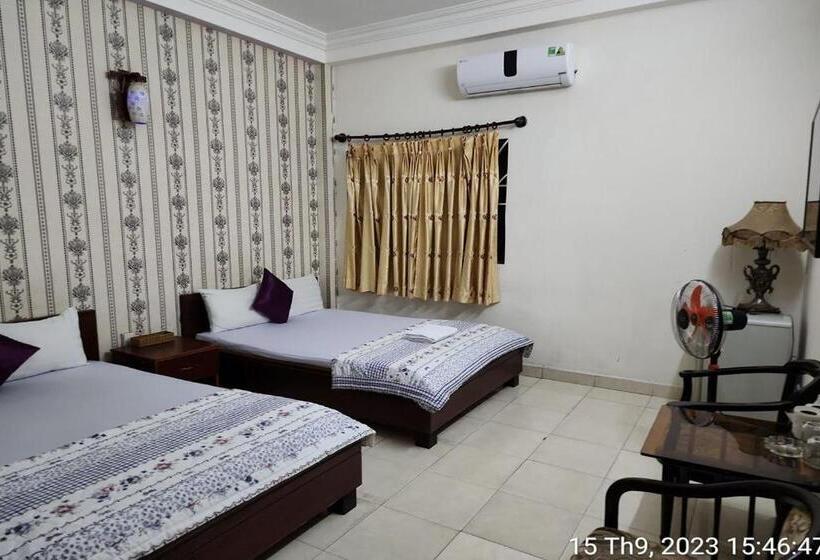 اتاق خانوادگی, Bau Cat