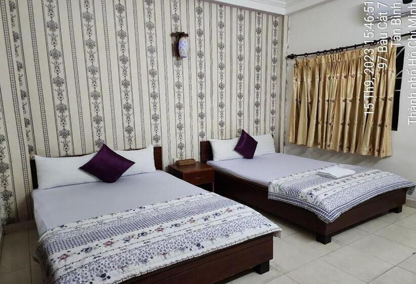 اتاق خانوادگی, Bau Cat