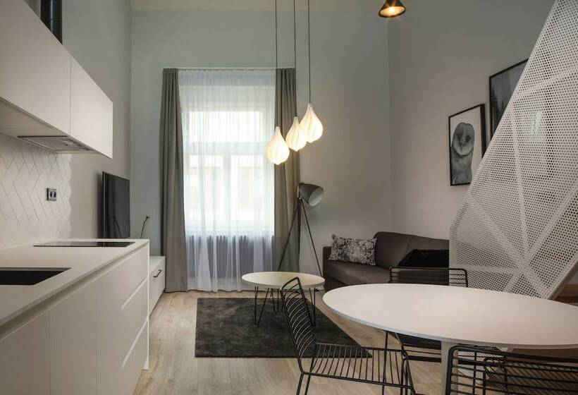 استودیوی استاندارد, Orea Place Seno