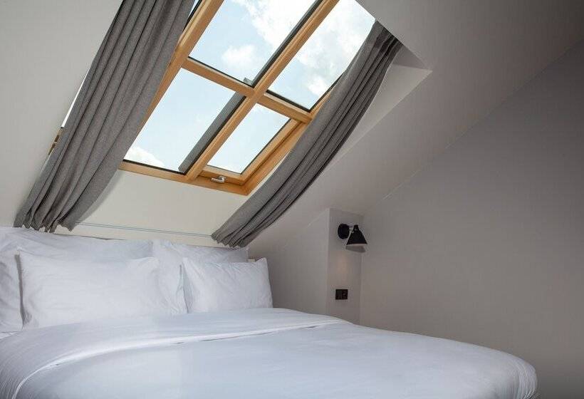 استودیوی استاندارد, Orea Place Seno