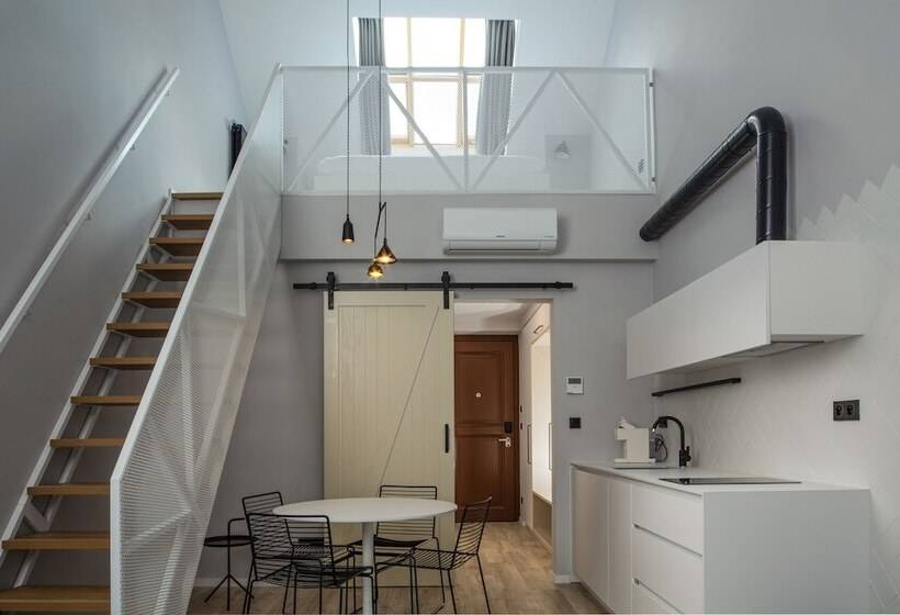 استودیوی استاندارد, Orea Place Seno