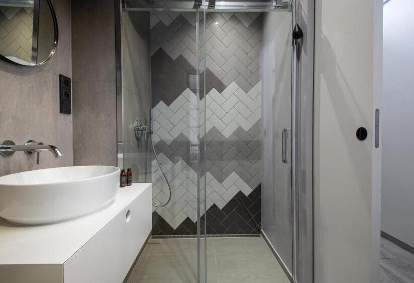 استودیوی استاندارد, Orea Place Seno