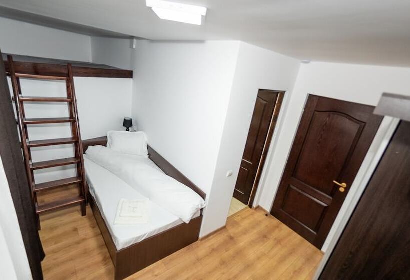 اتاق استاندارد یک نفره, Casa Câmpulungeană