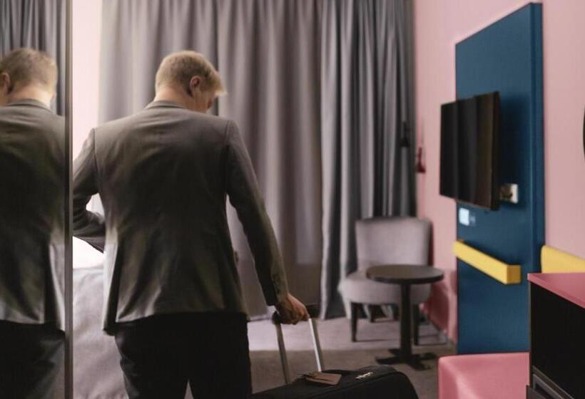 شقة غرفة واحدة, The Niu Belt Apartments