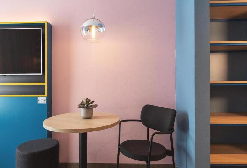 شقة غرفة واحدة, The Niu Belt Apartments