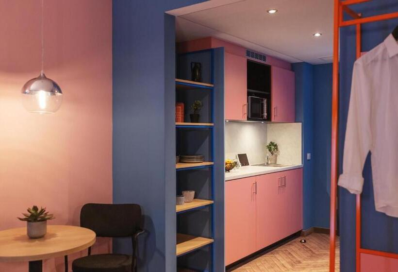 شقة غرفة واحدة, The Niu Belt Apartments