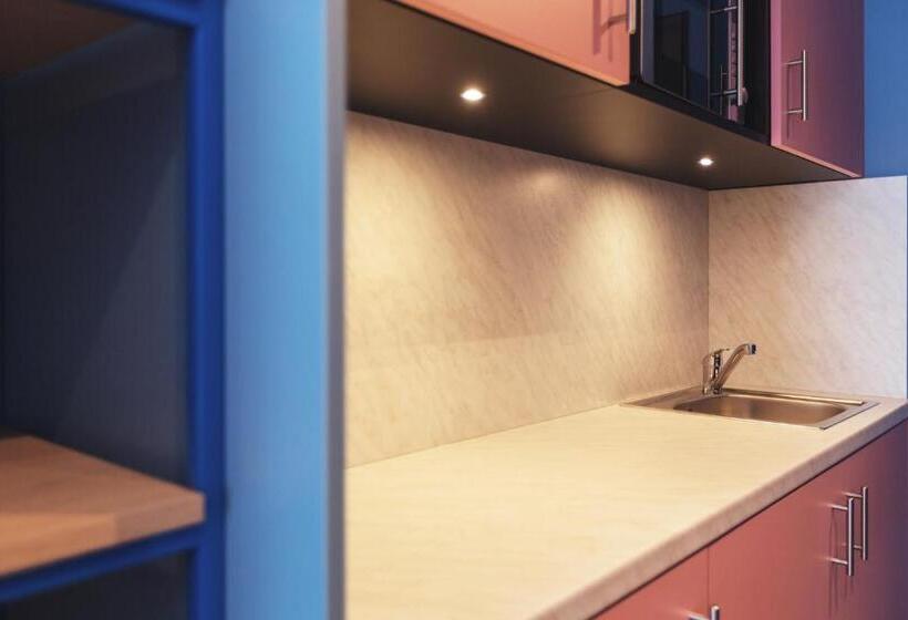 شقة غرفة واحدة, The Niu Belt Apartments