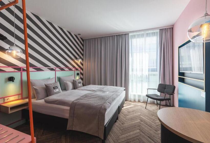 شقة غرفة واحدة, The Niu Belt Apartments