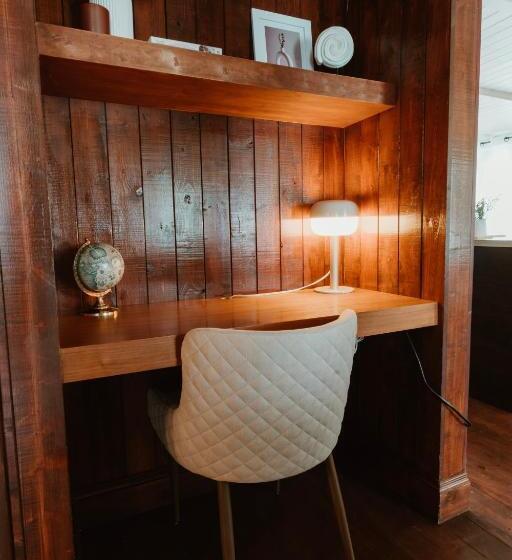 4ベッドルームハウス, Auberge De L'ouest