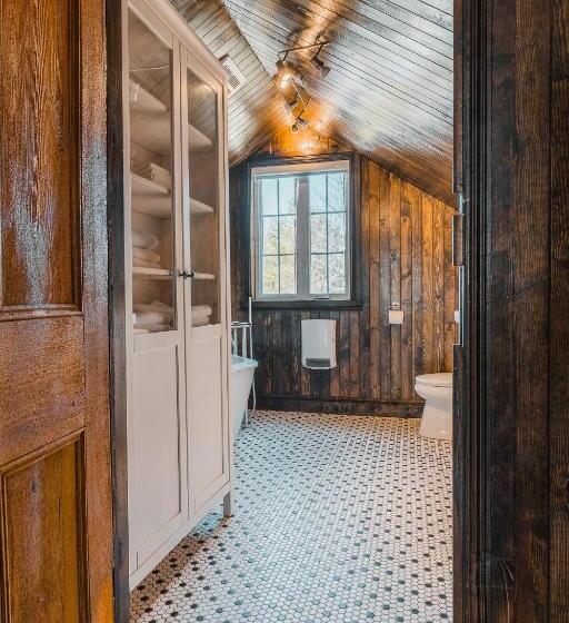 4ベッドルームハウス, Auberge De L'ouest