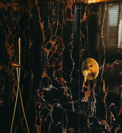 اتاق استاندارد با تخت بزرگ, The Felix 10