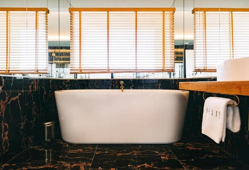 اتاق استاندارد با تخت بزرگ, The Felix 10