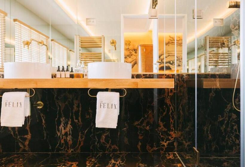 اتاق استاندارد با تخت بزرگ, The Felix 10