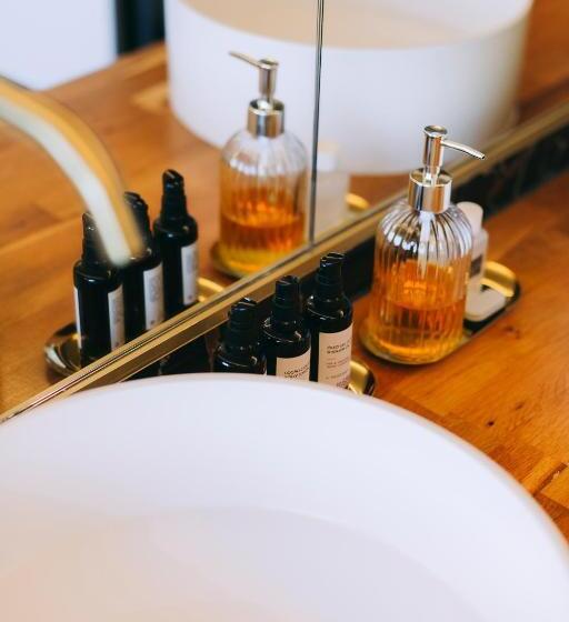 اتاق استاندارد با تخت بزرگ, The Felix 10