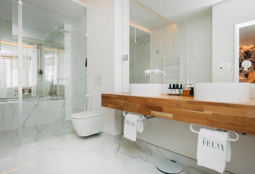 اتاق سوپریور, The Felix 10