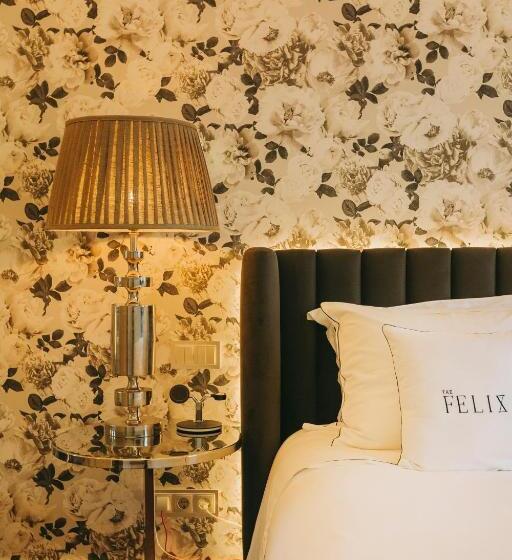 اتاق خانوادگی, The Felix 10