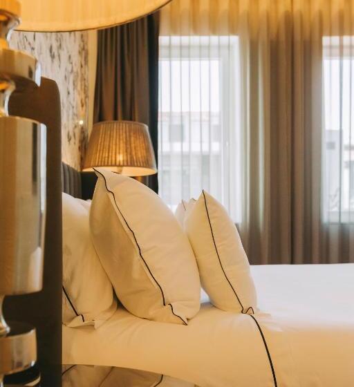 اتاق خانوادگی, The Felix 10