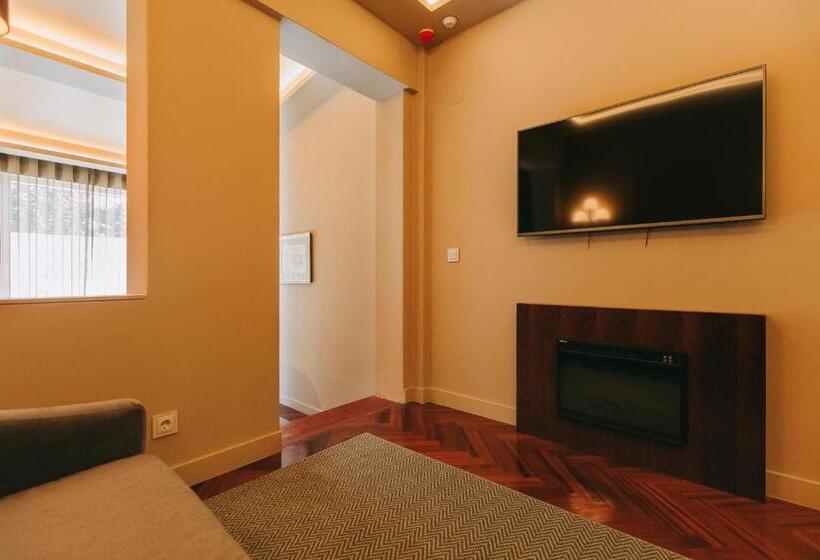 اتاق سوپریور با تخت بزرگ, The Felix 10