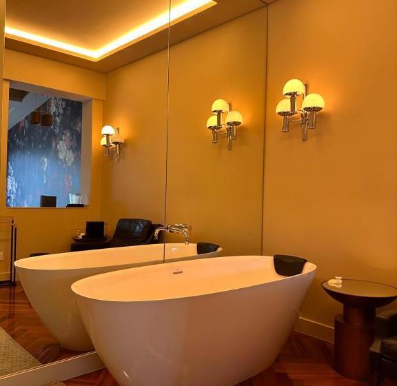 اتاق سوپریور با تخت بزرگ, The Felix 10