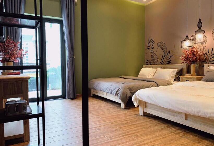 اتاق استاندارد چهارنفره با بالکن, 09 Homestay