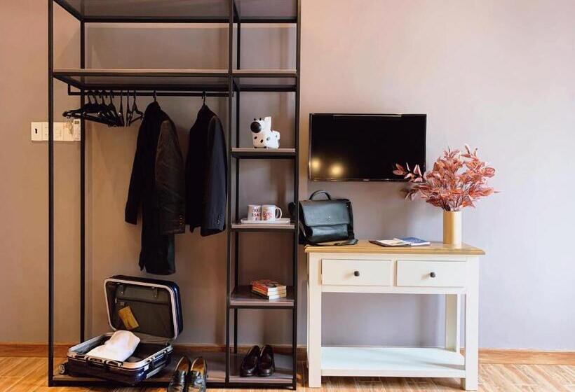 اتاق استاندارد چهارنفره با بالکن, 09 Homestay