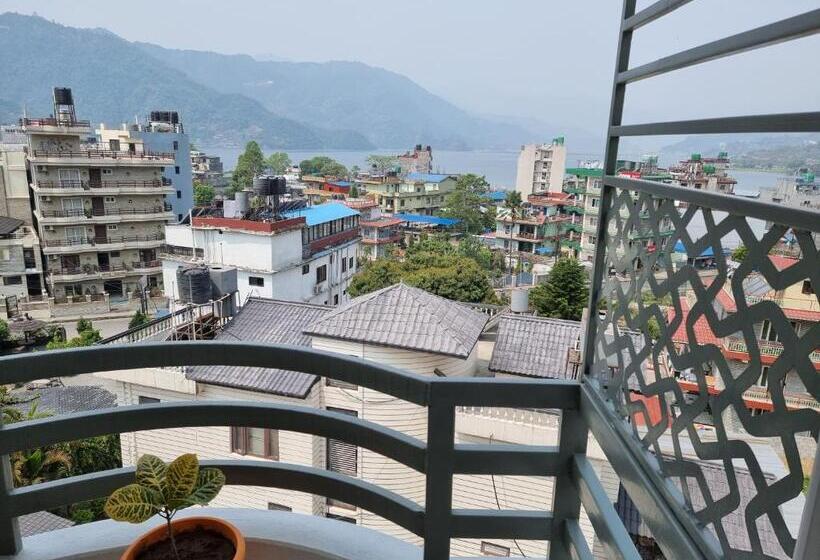 اتاق استاندارد با چشم‌انداز دریاچه, Chautari Boutique