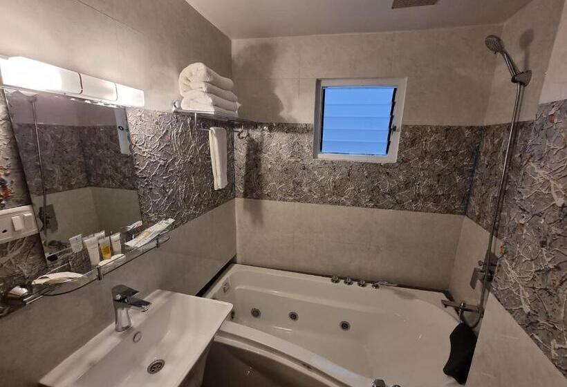 اتاق لوکس, Chautari Boutique